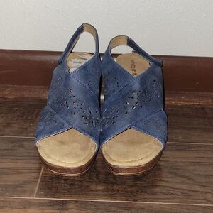 Whitemt. Blue Heels size 8.5